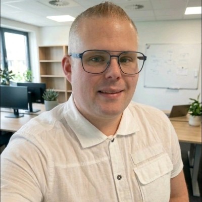 Professional portrait of the founder of The Dutch Coderr